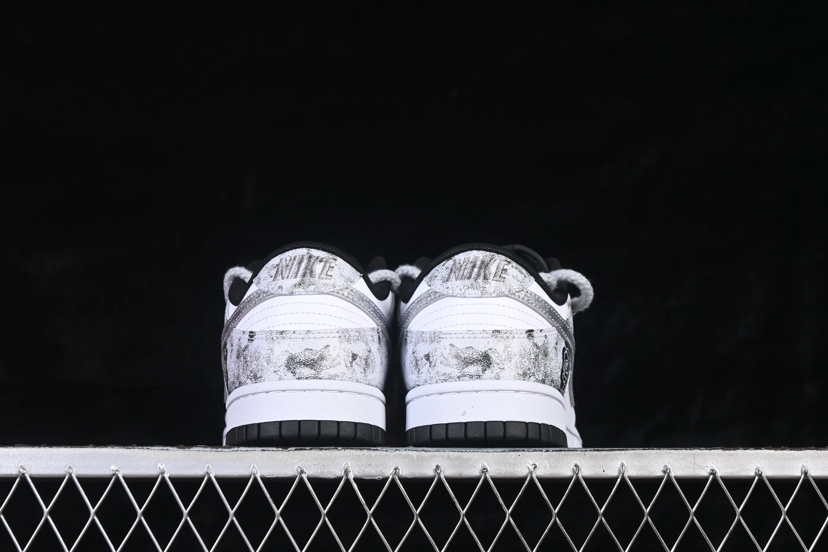 All categories Nk SB Dunk Series Nk SB Dunk Low High-end customized low-top sneakers Nike SB Dunk Low straps Anniversary high-end customized low-top casual sneakers DD1391-100